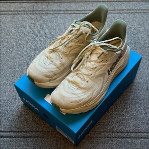 Hoka Arahi 8 Running Shoes